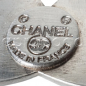 Preview: CHANEL CC Logo Statement Brosche – silberfarben