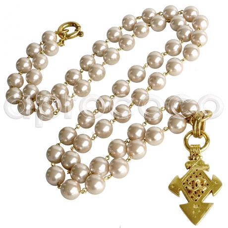 CHANEL Perlenkette Sautoir mit CC Logo Kreuz Anhänger
