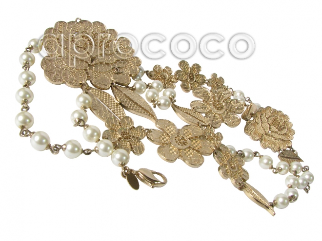 O la la! CHANEL 2008 eindrucksvolle Perlenketten mit filigranen Kamelien