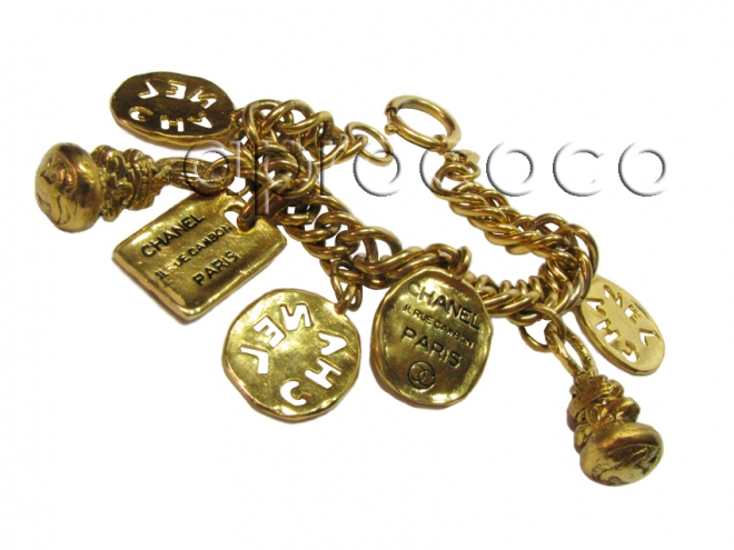 CHANEL vintage Bettelarmband - Armband - goldfarben mit schweren Anhängern
