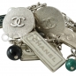 Preview: CHANEL 2006 silber-farb. Ketten-Gürtel – ikonische Emaille-Charms & Perlen – Lokomotive*Zug
