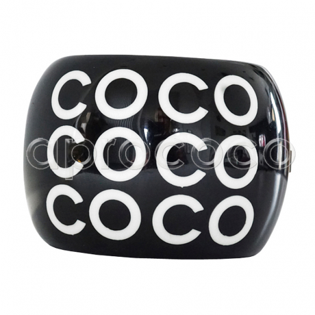 CHANEL breiter Armreif Schwarz-Weiß mit COCO COCO COCO Print