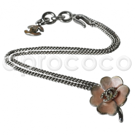 CHANEL silver-tone necklace w apricot-pink 4-leaf Clover & CC pendant