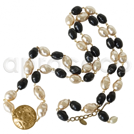 CHANEL vintage Sautoir-Necklace with huge oval baroque Beads & Pearls