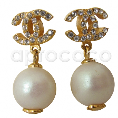 Sparkling CHANEL CC Logo Earrings with dangling Pearl Charm
