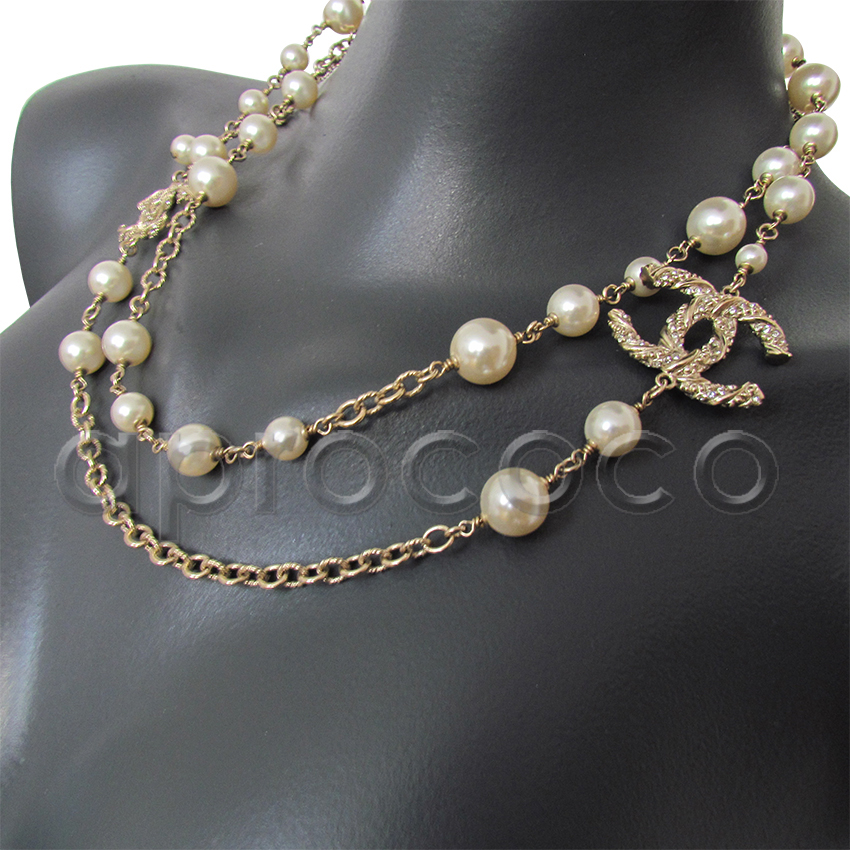 Chanel Iconic Pearl Necklace Sautoire Interlocking CC Charms  Chanel pearl  necklace, Chanel jewelry necklace, Chanel pearls