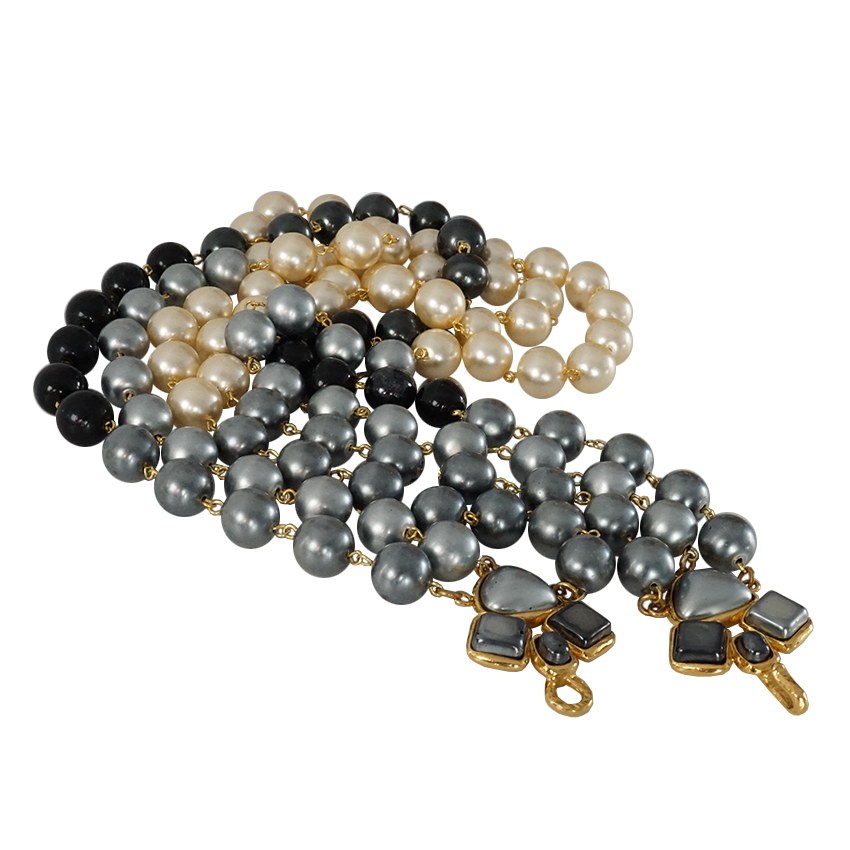 aprococo - Vintage CHANEL season 26 triple strand - chunky pearl necklace