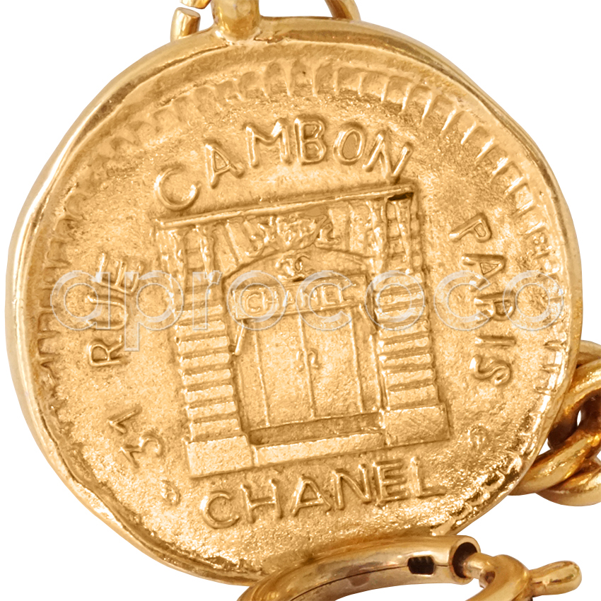 aprococo - CHANEL vintage bold CHAIN BRACELET with huge RUE CAMBON PARIS  Medallion