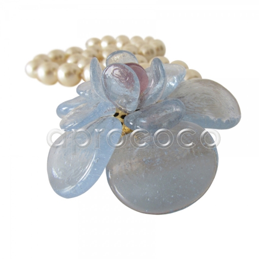 CHANEL GRIPOIX vintage Perlenkette Perlenkollier mit himmelblauer Kamelie aus Glas